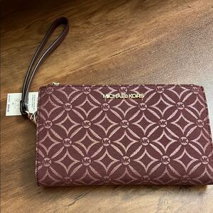 NWT Michael Kors Jet Set Wristlet